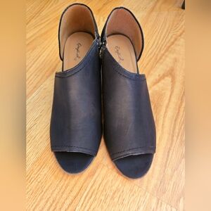 Qupid black peep toe booties